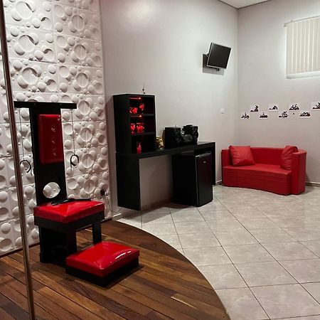 Fetiche Motel Presidente Medici  Экстерьер фото