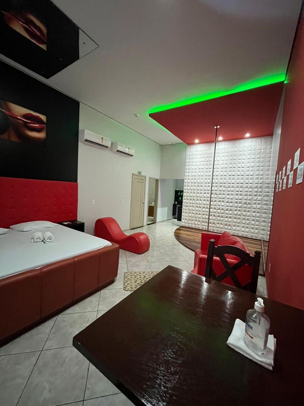 Fetiche Motel Presidente Medici  Экстерьер фото